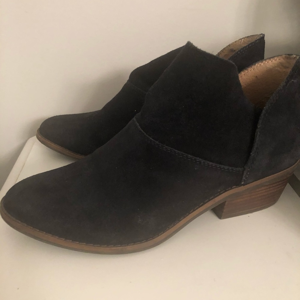 💥Navy Lucky Brand Suede Booties. 💥 - Picture 5 of 6